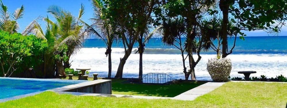 Pantai Hitam Villa Selemadeg エクステリア 写真